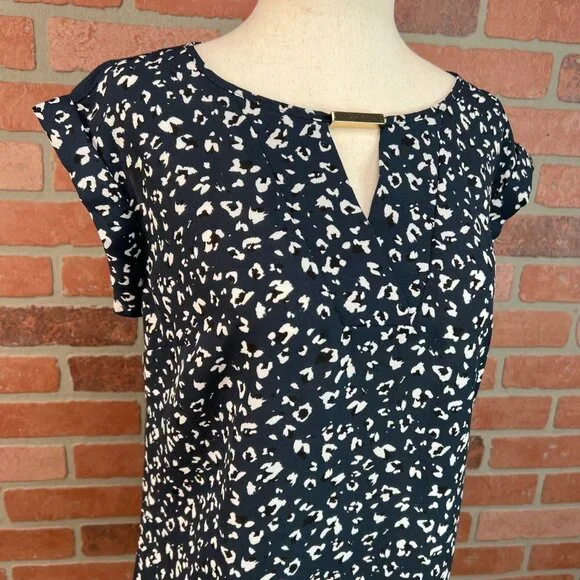 Animal Print Short Sleeve Blouse - Picture 4 of 8